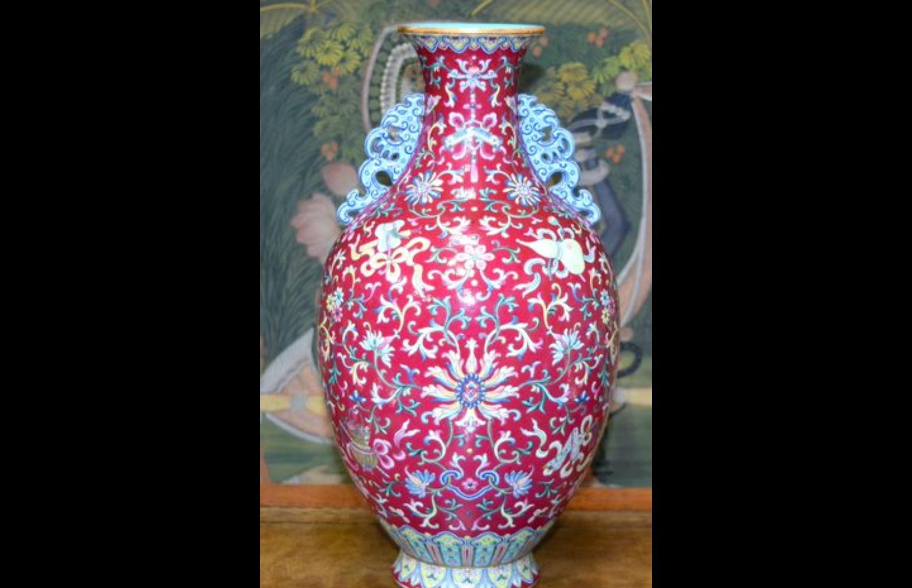 The Qing famille rose vase left in storage: $761,900 (£550,000)